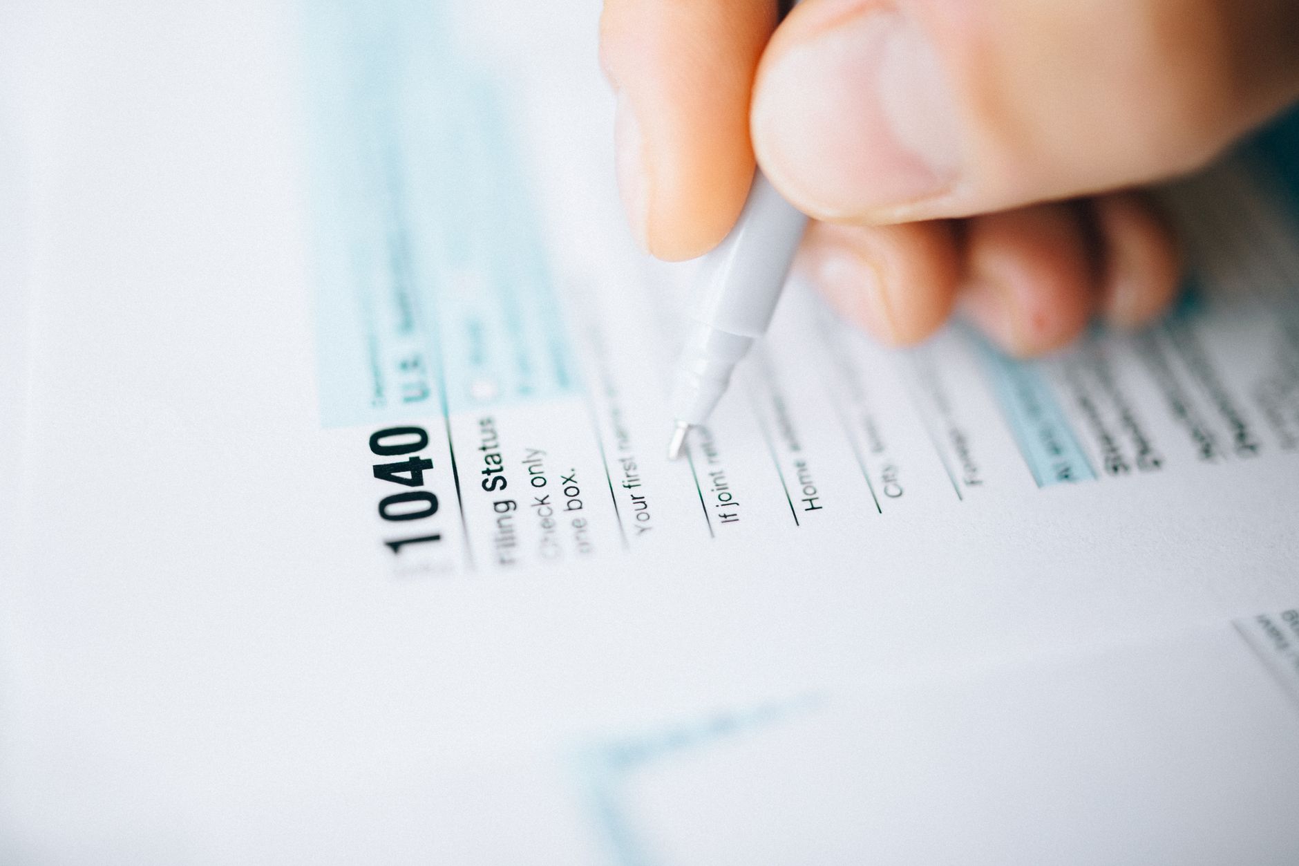 IRS Restores $20,000 1099-K Threshold: The Hidden "Overtime" Trap for Gig Workers in 2025
